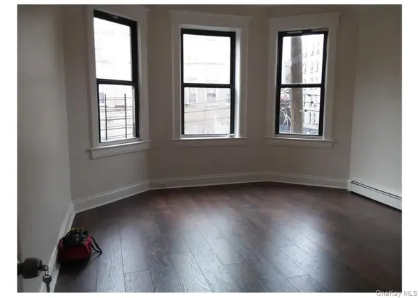 $3,962 | 11 Lawrence Street, Unit 1L, Yonkers, NY 10705