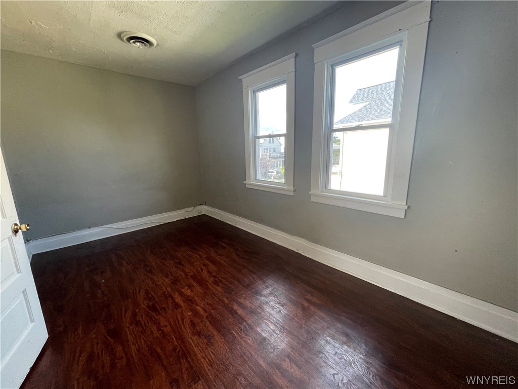 175 Freund Street Buffalo, NY 14215 - Photo 12 of 33 VACANT front upper unit