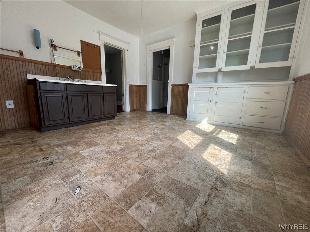 175 Freund Street Buffalo, NY 14215 - Photo 15 of 33 VACANT front upper unit