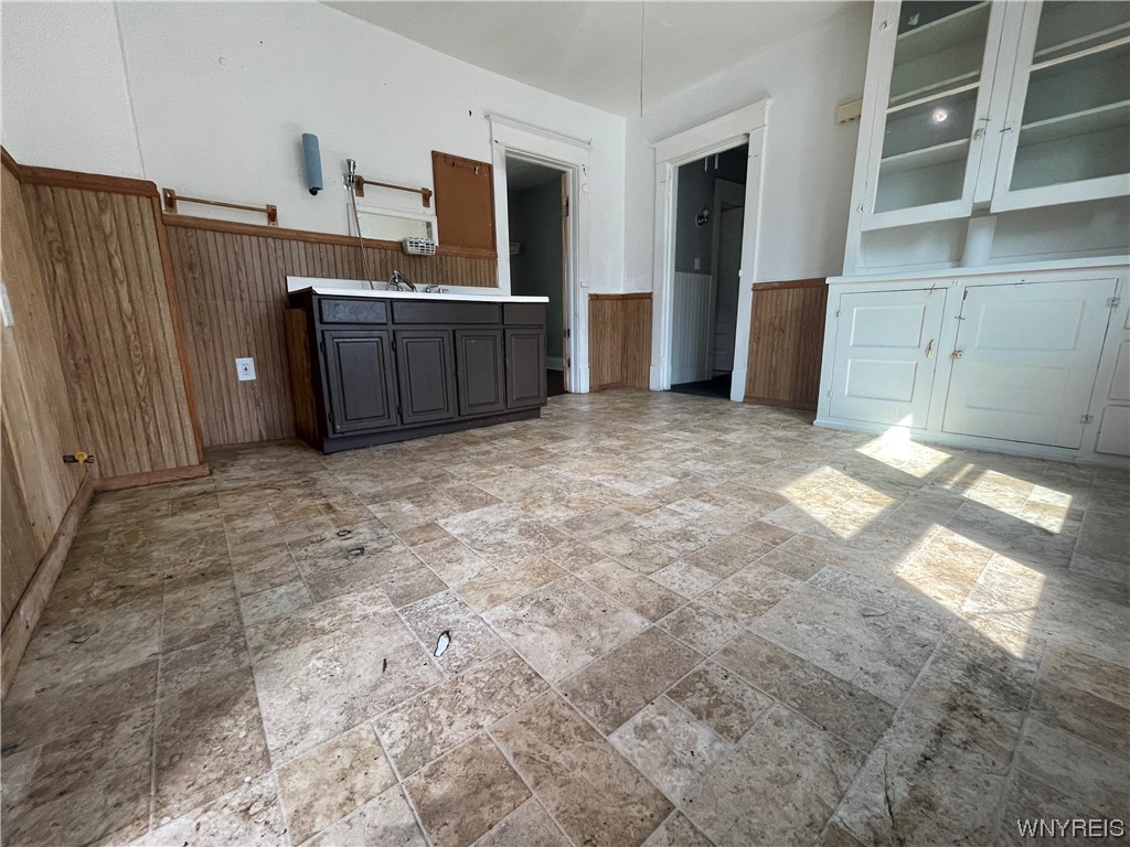 175 Freund Street Buffalo, NY 14215 - Photo 16 of 33 VACANT front upper unit