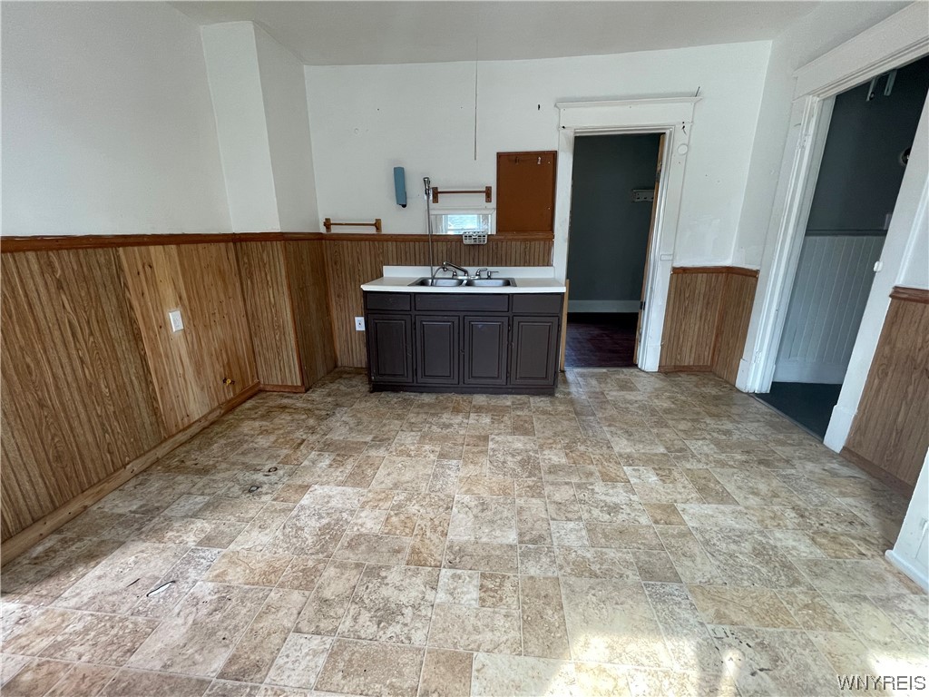 175 Freund Street Buffalo, NY 14215 - Photo 17 of 33 VACANT front upper unit