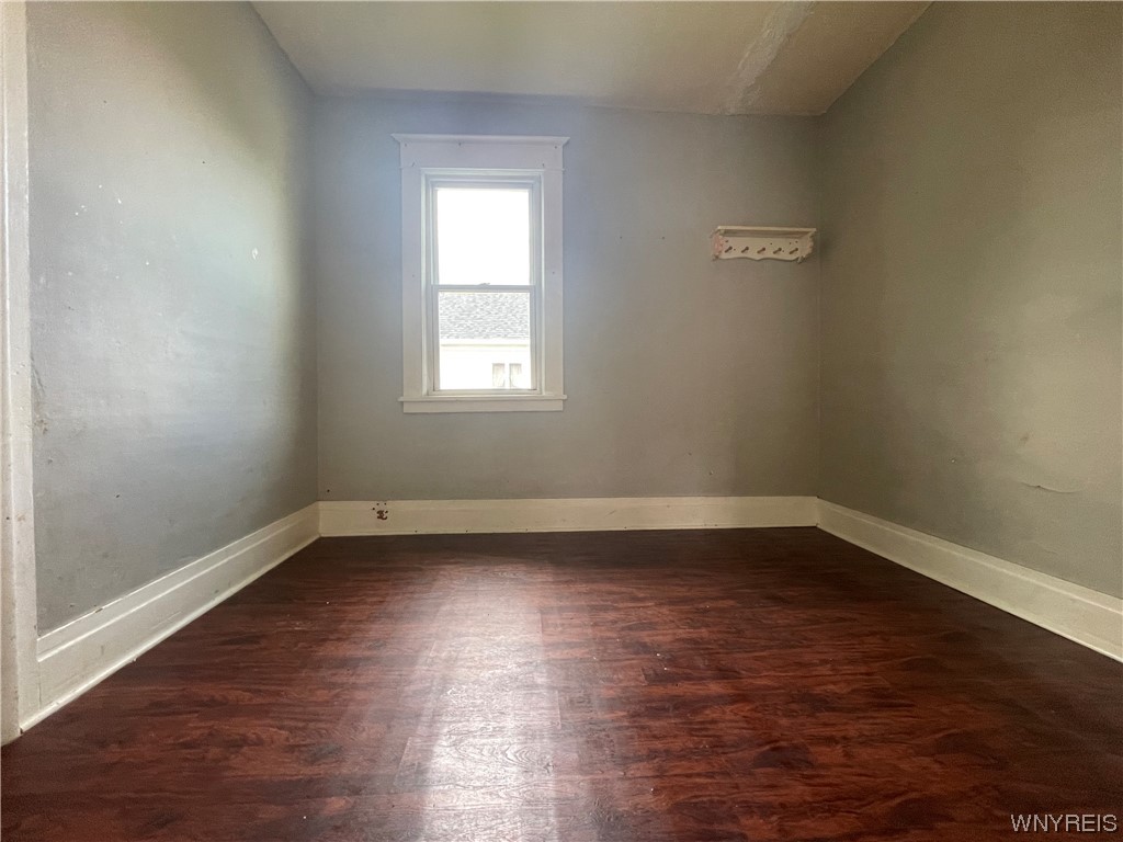 175 Freund Street Buffalo, NY 14215 - Photo 21 of 33 VACANT front upper unit