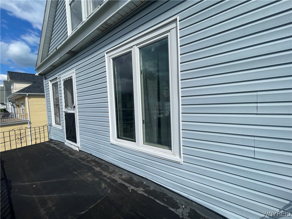 175 Freund Street Buffalo, NY 14215 - Photo 7 of 33 front upper porch