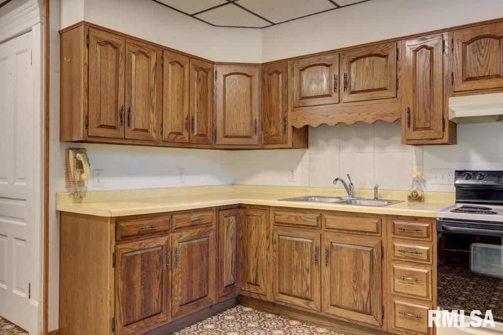 802 West 4th Street Sterling, IL 61081 - Photo 33 of 62