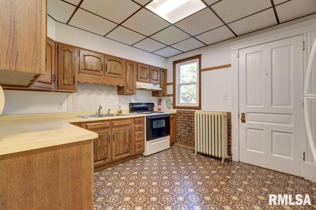 802 West 4th Street Sterling, IL 61081 - Photo 44 of 62