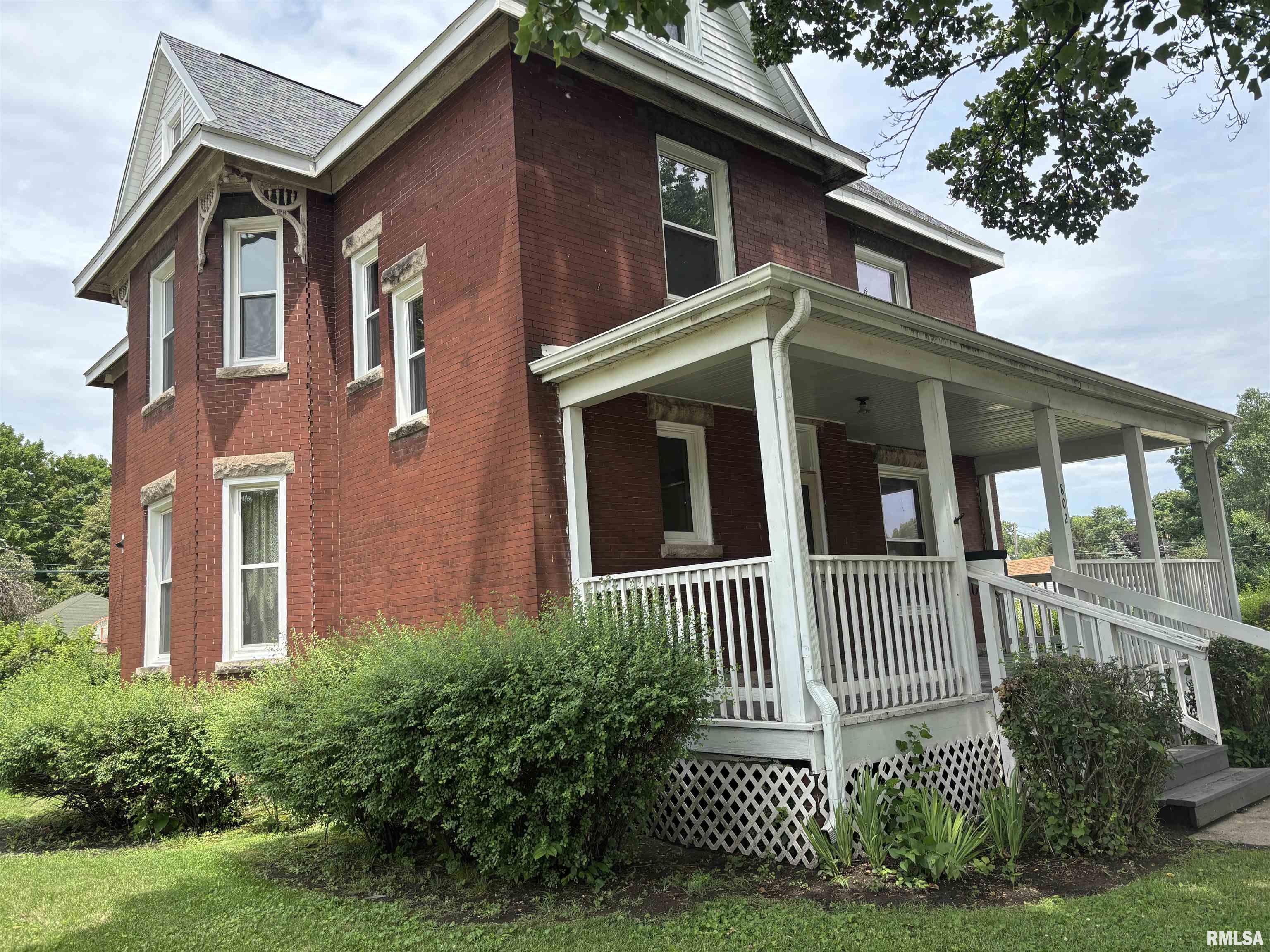 802 West 4th Street Sterling, IL 61081 - Photo 5 of 62