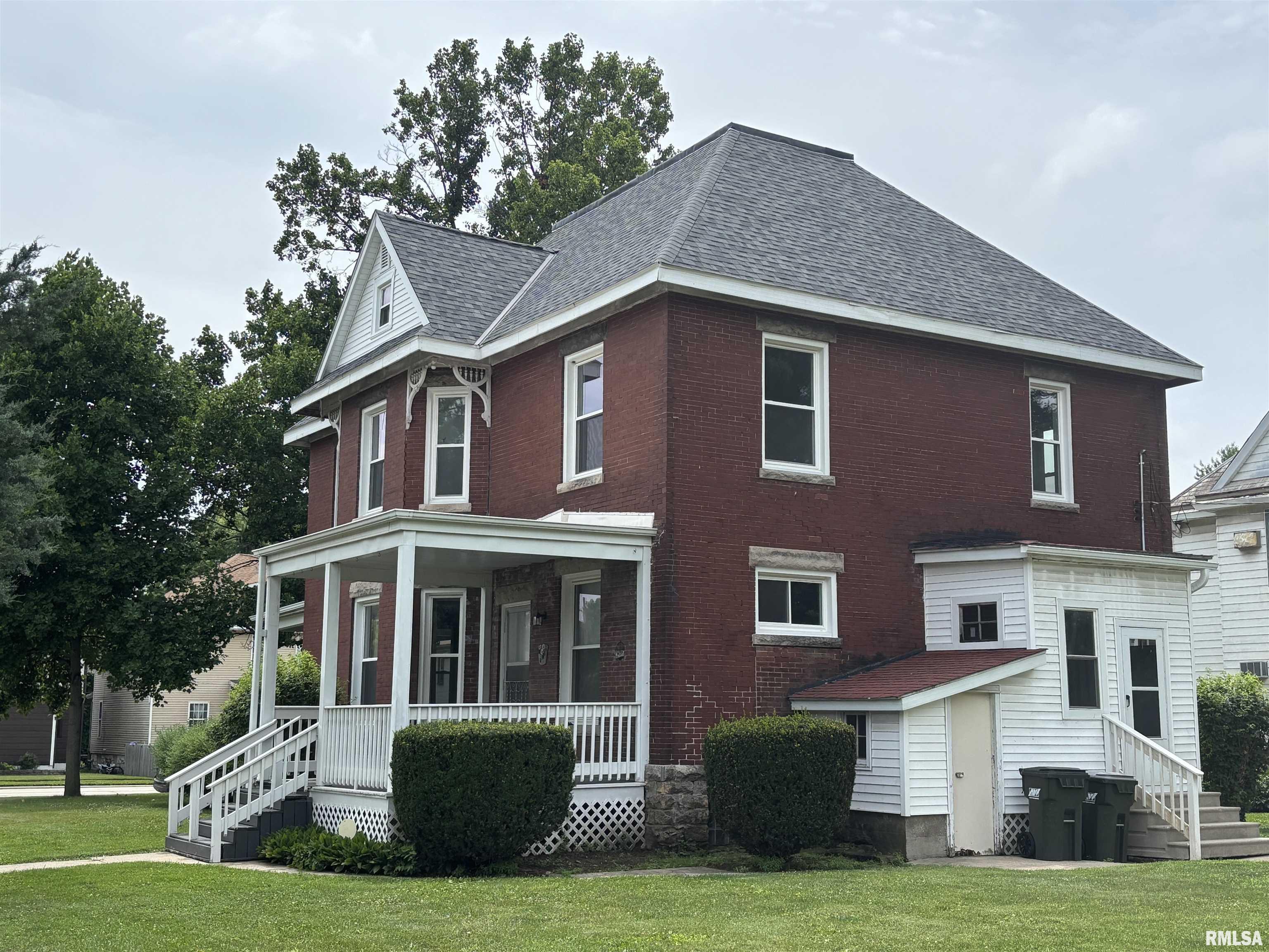 802 West 4th Street Sterling, IL 61081 - Photo 7 of 62