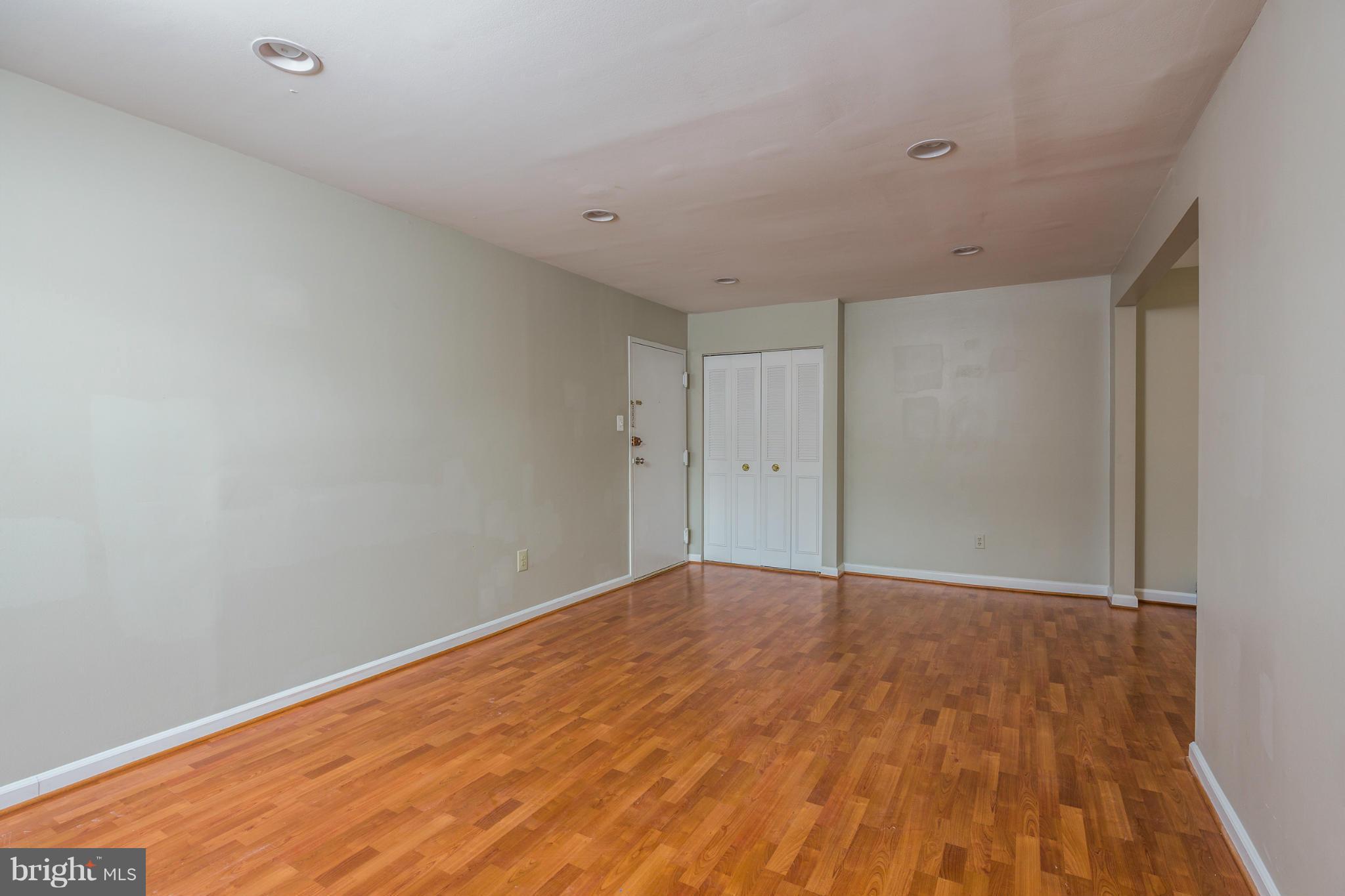 8316 Tobin Road, Unit 24 Annandale, VA 22003 - Photo 3 of 30 Living Room