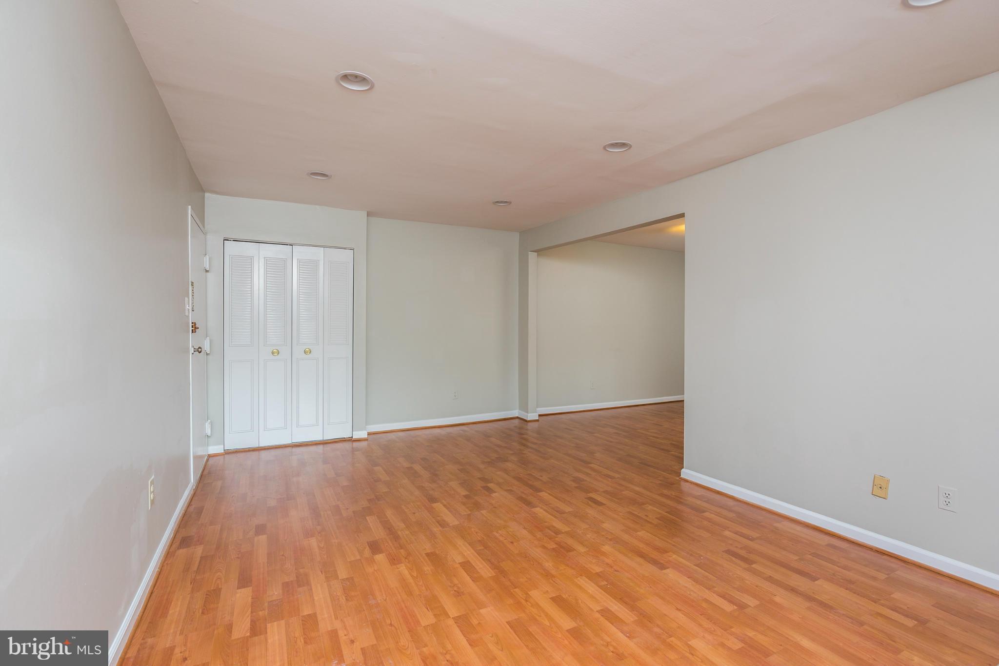8316 Tobin Road, Unit 24 Annandale, VA 22003 - Photo 4 of 30 Living Room