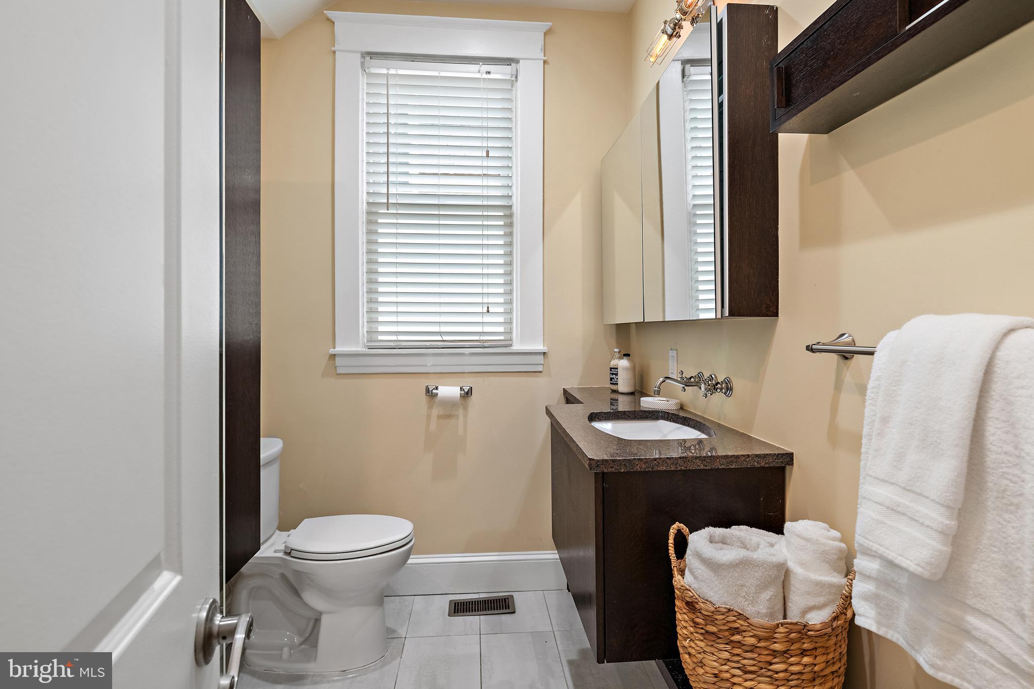 13 German Street Annapolis, MD 21401 - Photo 15 of 44 Main level ensuite bath