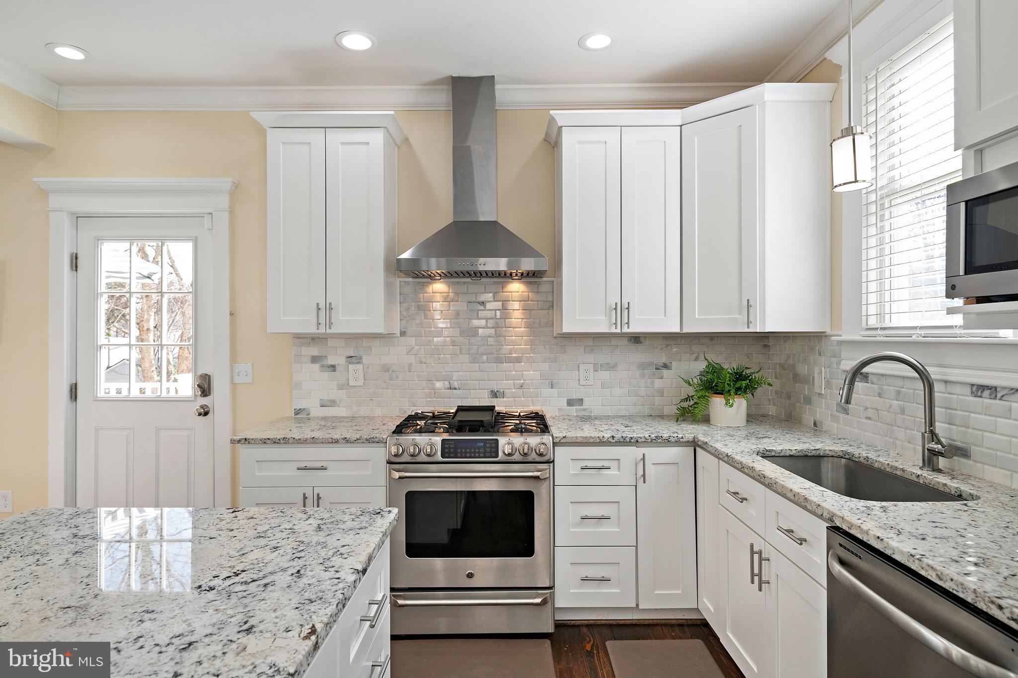 13 German Street Annapolis, MD 21401 - Photo 8 of 44 Stainless appliances
