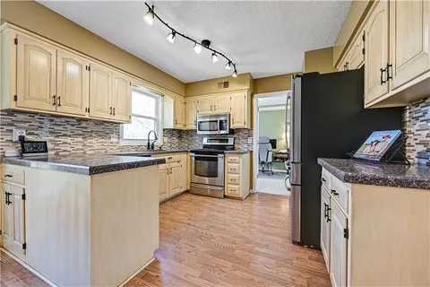 $399,950 | 17508 West 116th Street, Olathe, KS 66061