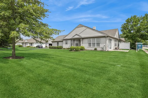 $339,900 | 13759 Briargate Drive, Unit 1, Huntley, IL 60142