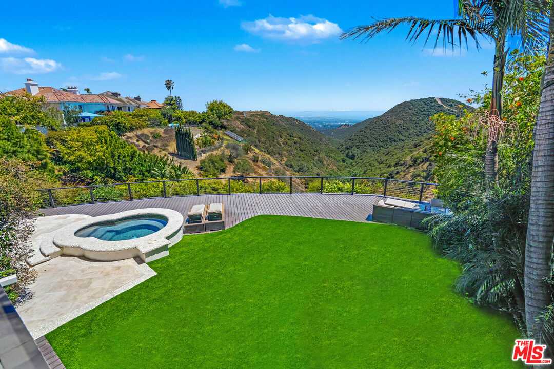 12608 Promontory Road Los Angeles, CA 90049 - Photo 28 of 68
