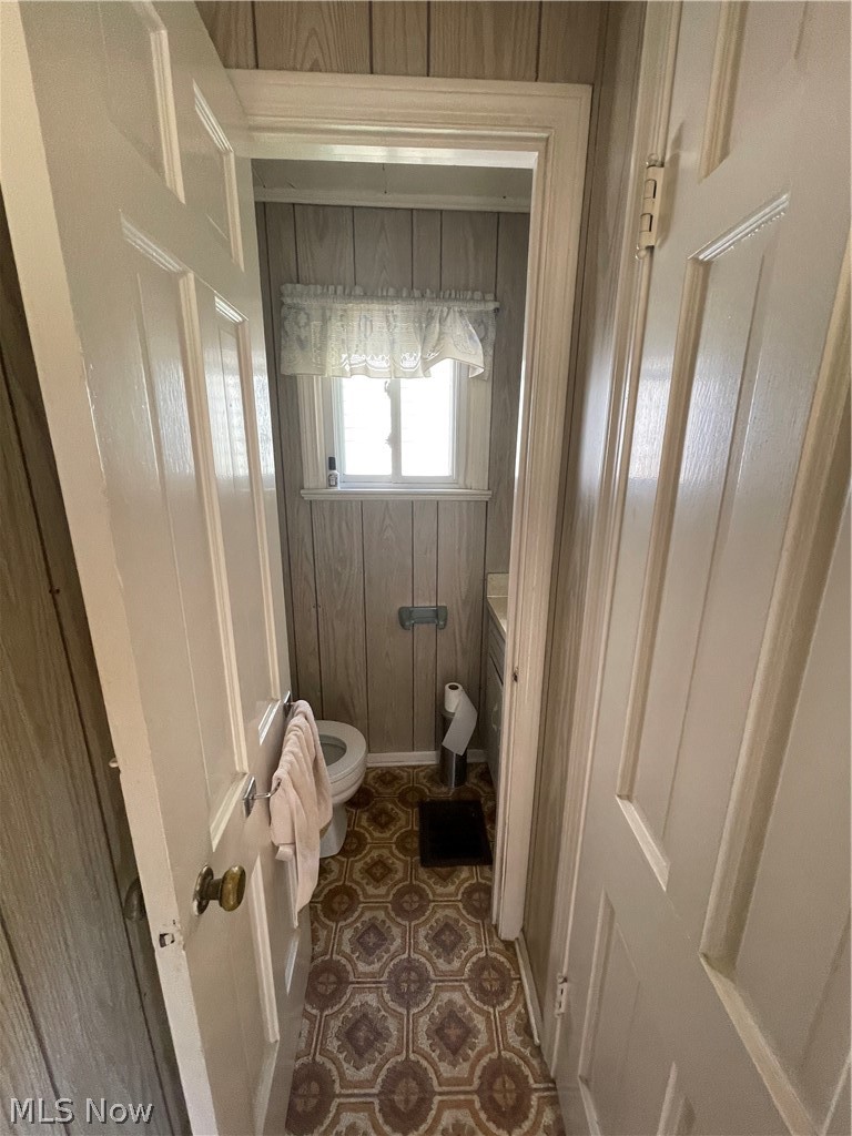 814 Whitcomb Road Cleveland, OH 44110 - Photo 15 of 29