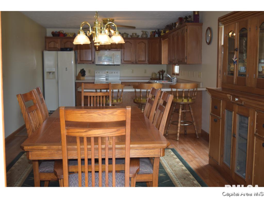 9 Trussell Road Jacksonville, IL 62650 - Photo 8 of 28