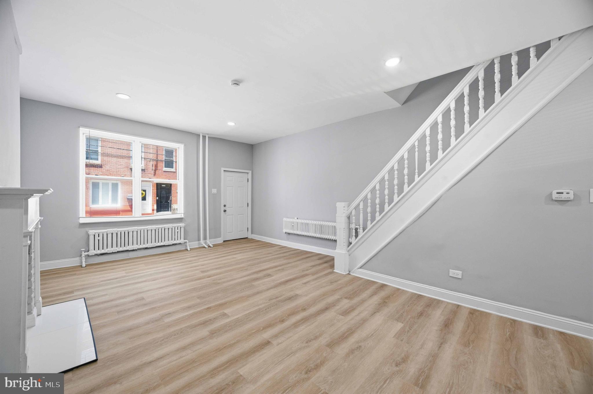 2139 South 15th Street Philadelphia, PA 19145 - Photo 6 of 33 Living Room