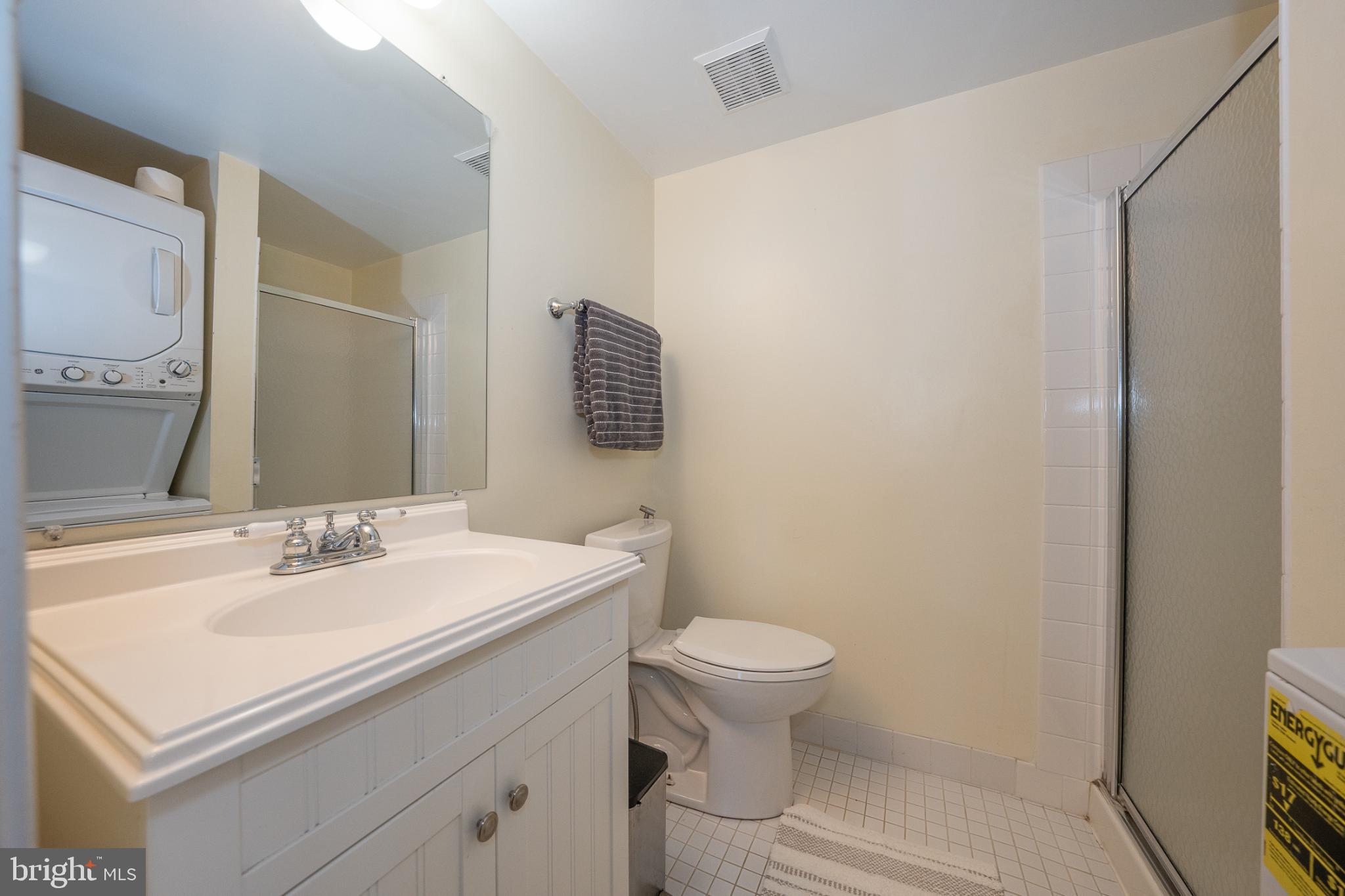 620 Washington Place, Unit 20 Chesterbrook, PA 19087 - Photo 13 of 20 Primary Bath with Laundry