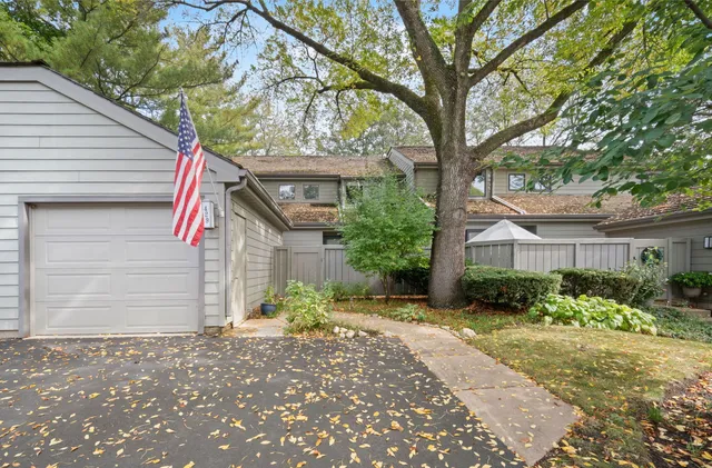 $399,900 | 429 Valley View, Lake Barrington, IL 60010