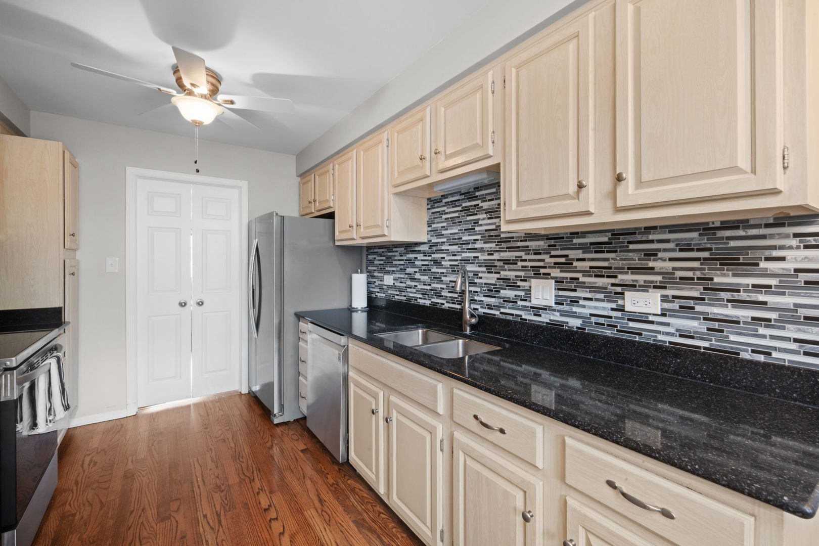 429 Valley View Lake Barrington, IL 60010 - Photo 8 of 31