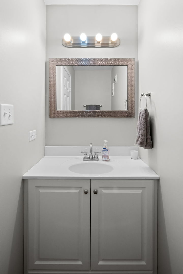 429 Valley View Lake Barrington, IL 60010 - Photo 9 of 31