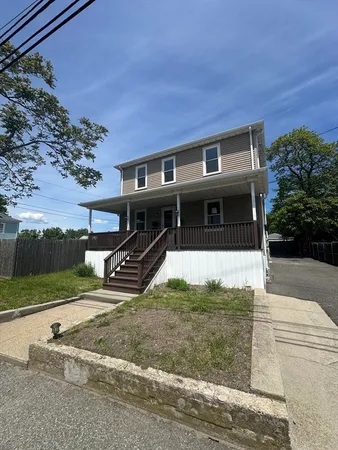$2,200 | 38 Taunton Avenue, Unit 2, Seekonk, MA 02771