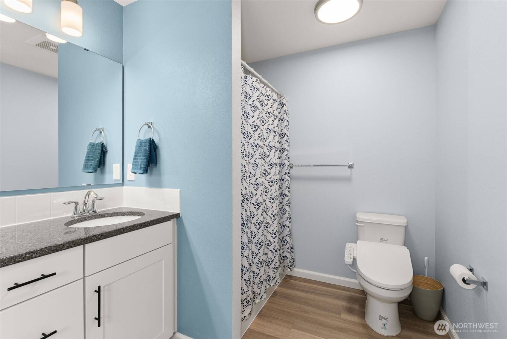 317 Cousins Road Chehalis, WA 98532 - Photo 18 of 40 a bathroom with a sink a toilet and shower