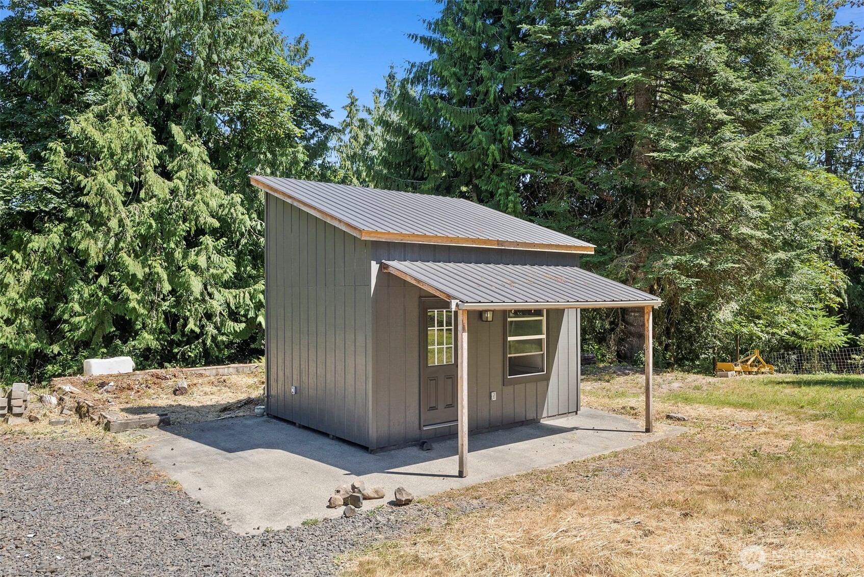317 Cousins Road Chehalis, WA 98532 - Photo 31 of 40 a backyard of a house