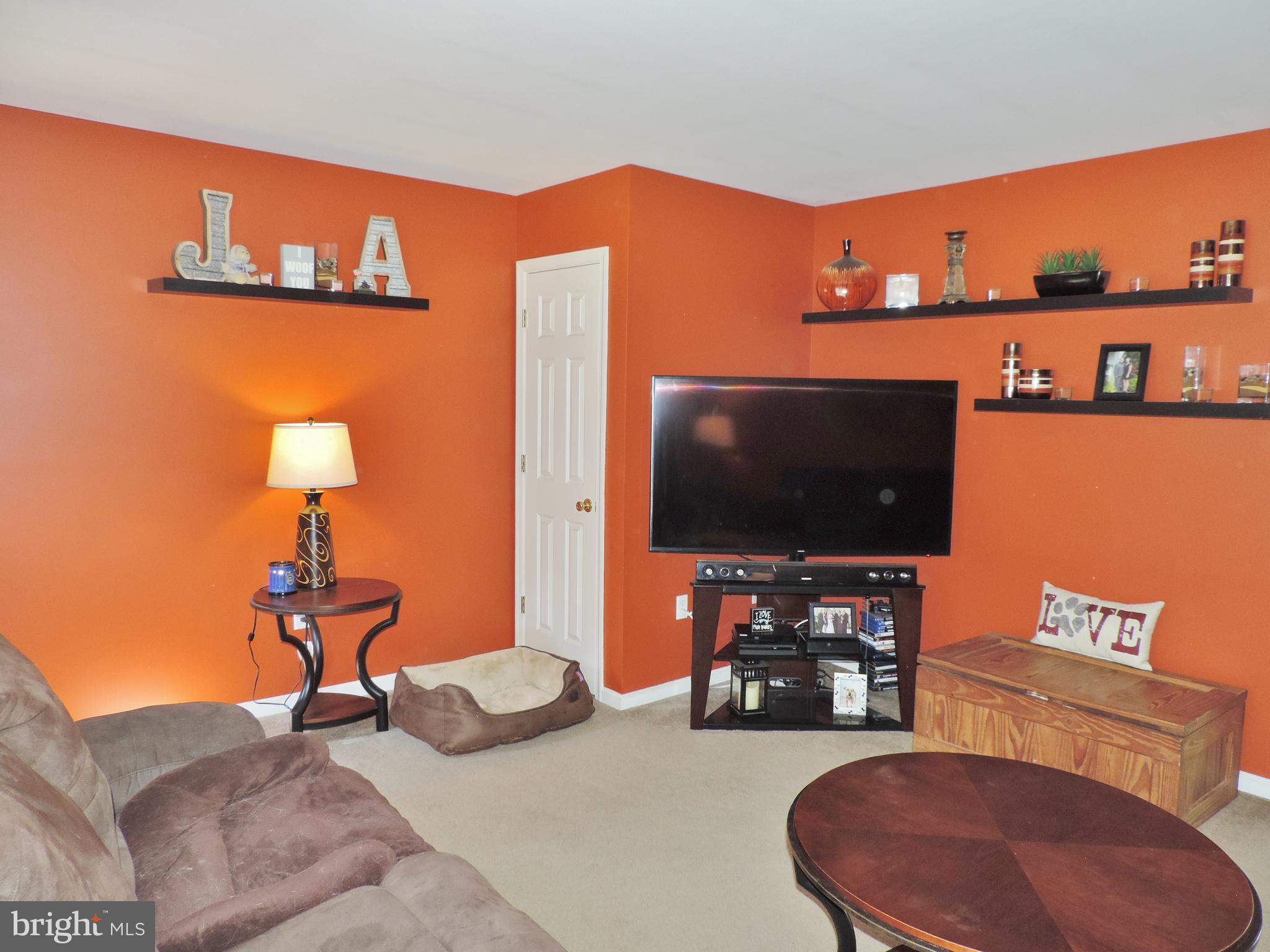 9409 Stage Road Delmar, MD 21875 - Photo 8 of 36 Living Room