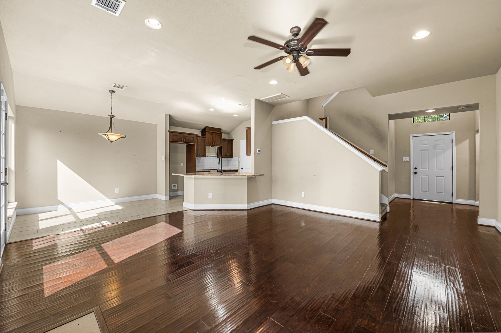 6838 Foster Street Houston, TX 77021 - Photo 7 of 24 Open-concept living area with a seamless connection to the kitchen and dining spaces