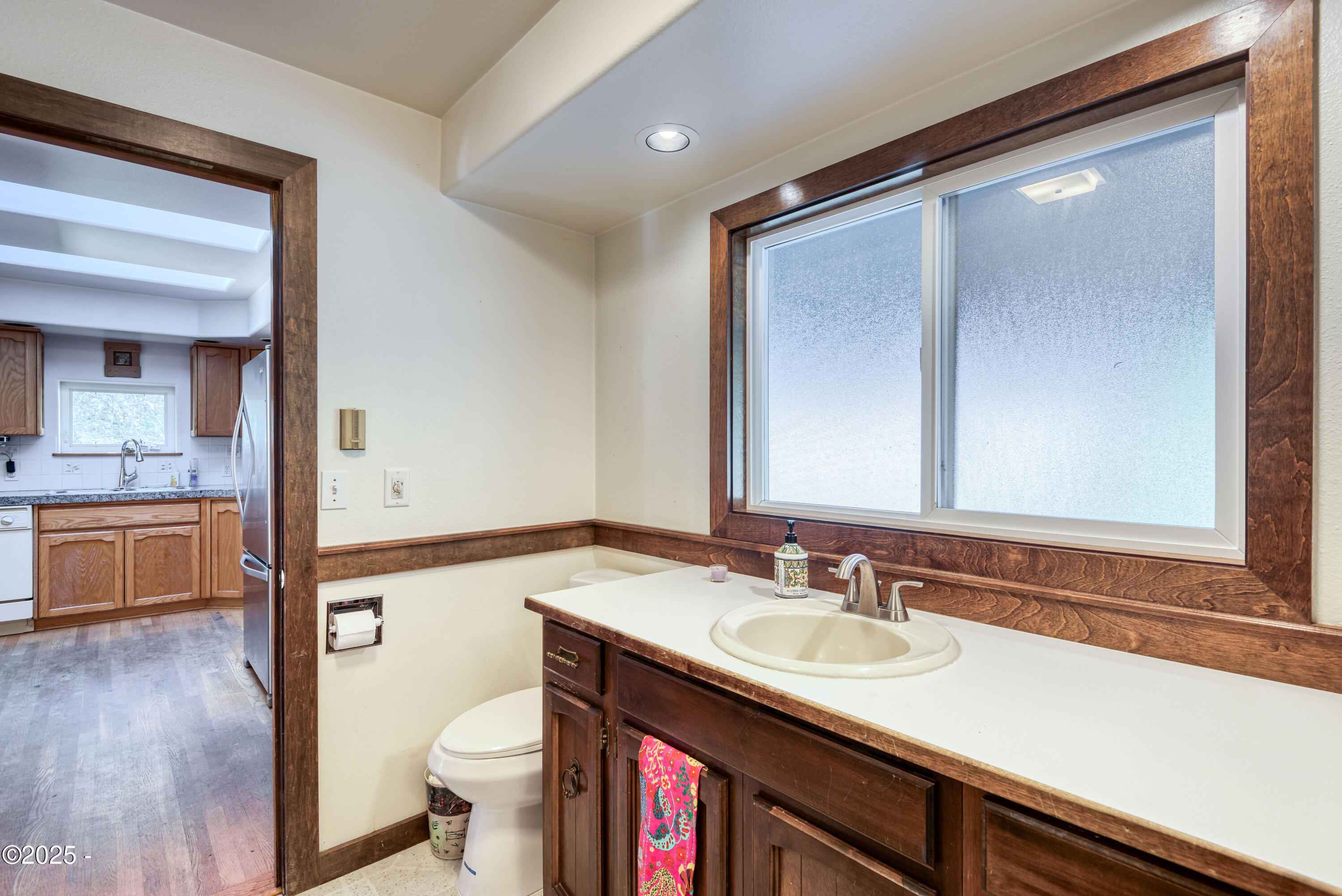 312 Southeast Davis Road Newport, OR 97365 - Photo 11 of 30 Bathroom 1 off the kitchen