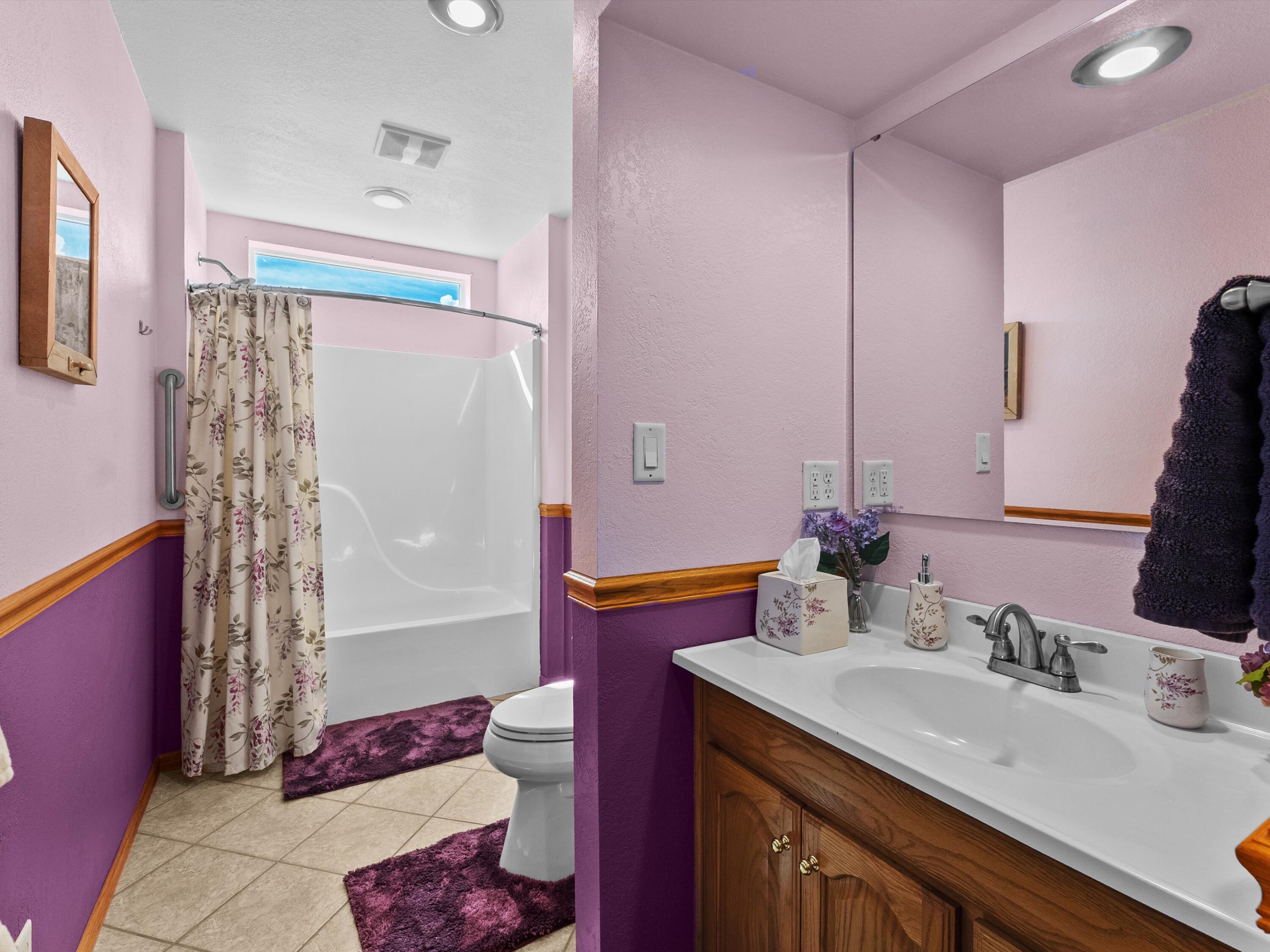 4818 Maplecrest Ridge Road Franklin, WI 54247 - Photo 28 of 62 Upstairs Full Bath