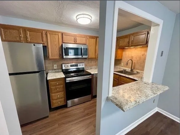 $1,795 | 616 Boston Post Road East, Unit 9, Marlborough, MA 01752