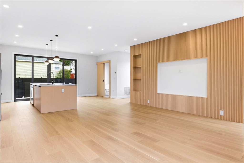 236 Lake Street Waltham, MA 02451 - Photo 11 of 36