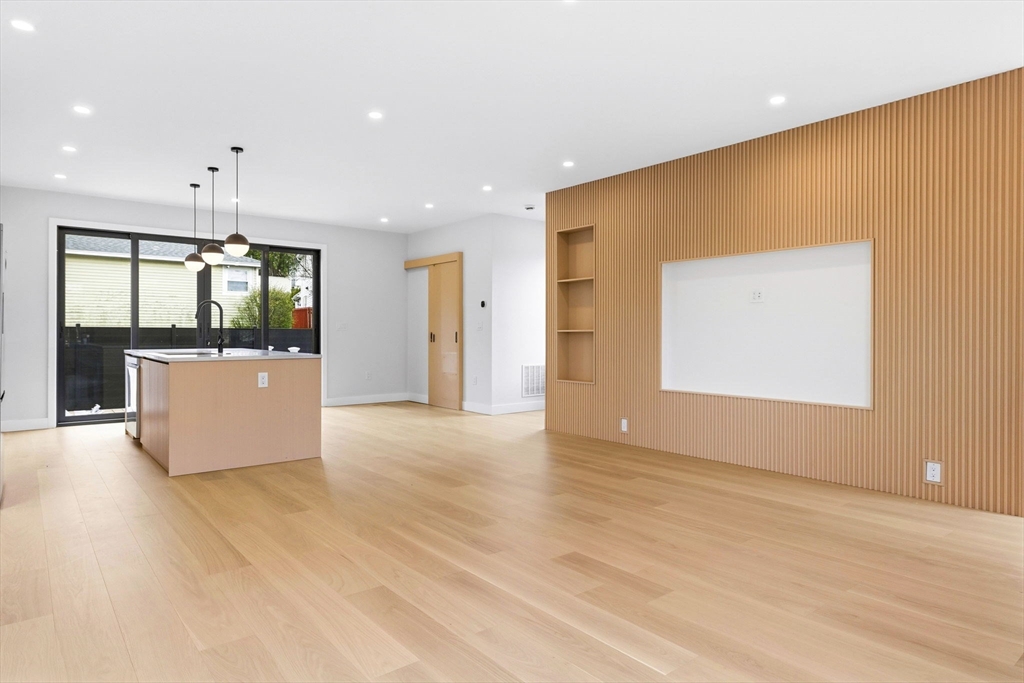 236 Lake Street Waltham, MA 02451 - Photo 12 of 36