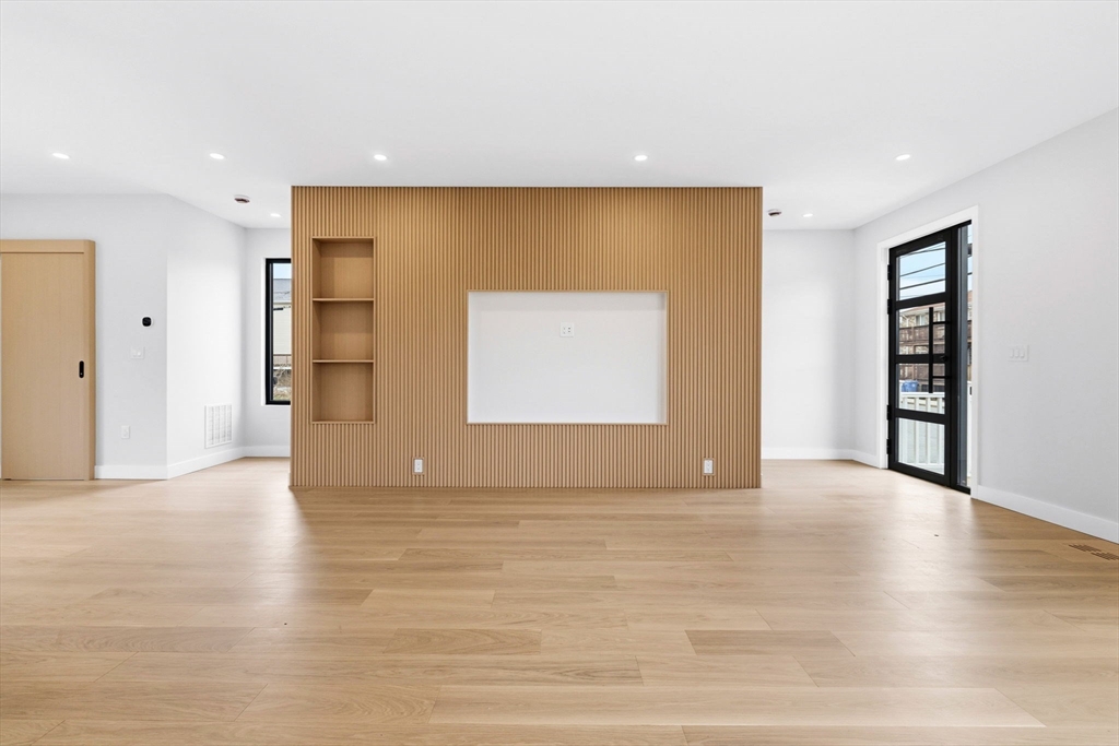 236 Lake Street Waltham, MA 02451 - Photo 16 of 36