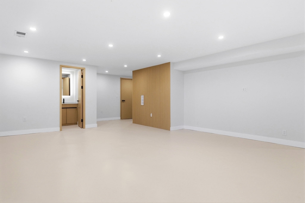 236 Lake Street Waltham, MA 02451 - Photo 35 of 36