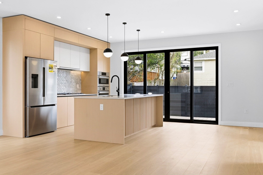 236 Lake Street Waltham, MA 02451 - Photo 7 of 36