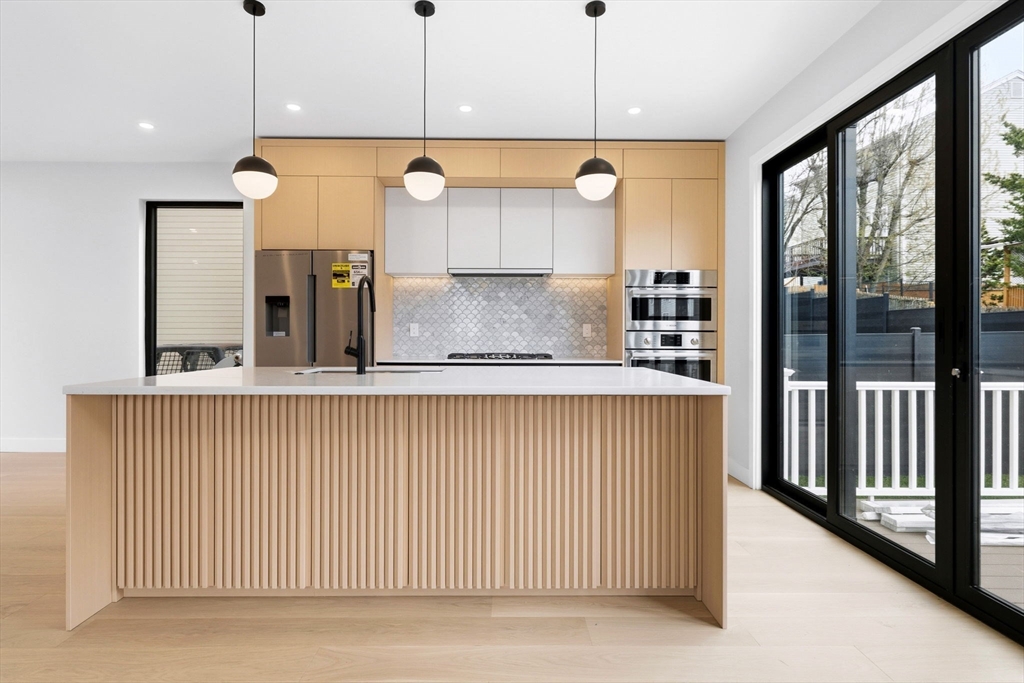 236 Lake Street Waltham, MA 02451 - Photo 8 of 36