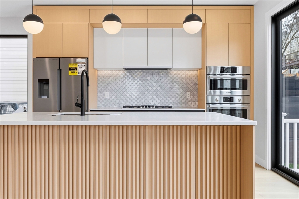 236 Lake Street Waltham, MA 02451 - Photo 9 of 36