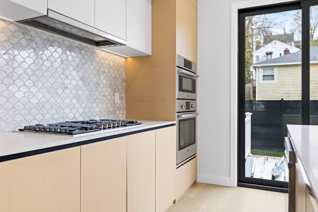 236 Lake Street Waltham, MA 02451 - Photo 10 of 36