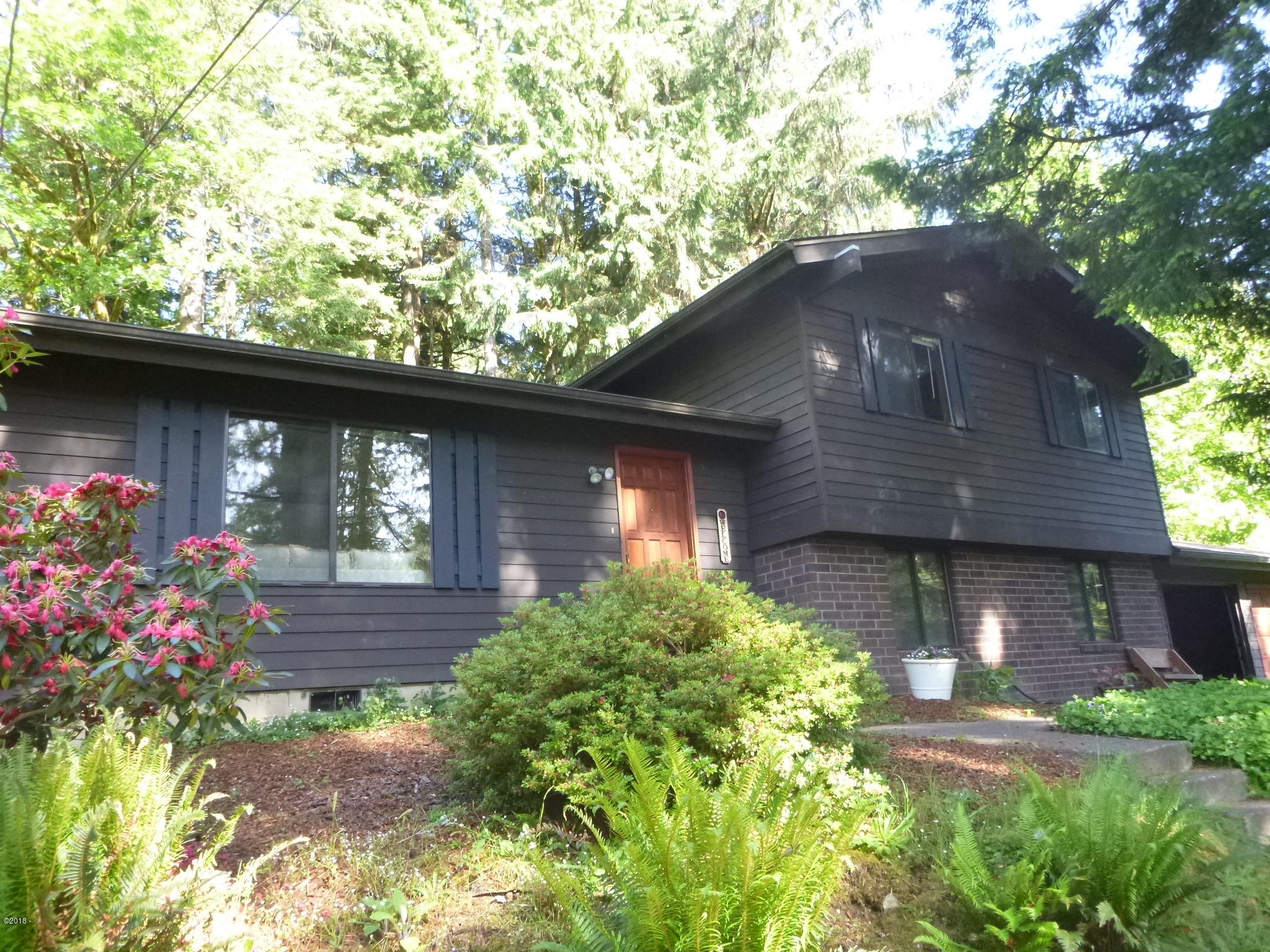 3023 Yasek Loop Toledo, OR 97391 - Photo 5 of 20 Exterior front