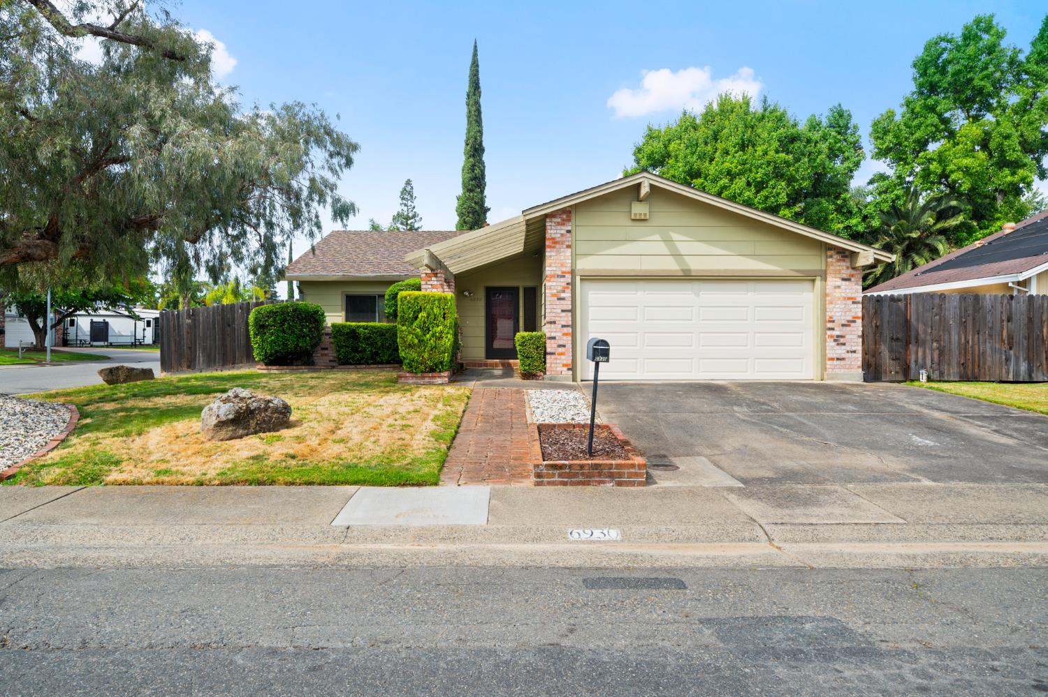 6930 Cobblestone Way Citrus Heights, CA 95621 - Photo 2 of 53