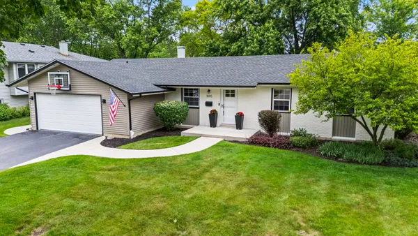 $550,000 | 1005 West Firestone Drive, Hoffman Estates, IL 60192