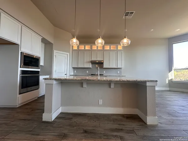 $439,900 | 1409 Bodiam Park, Bulverde, TX 78163