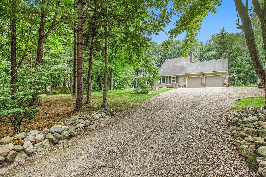 13610 Holtforth Road Fenton, MI 48430 - Photo 2 of 31