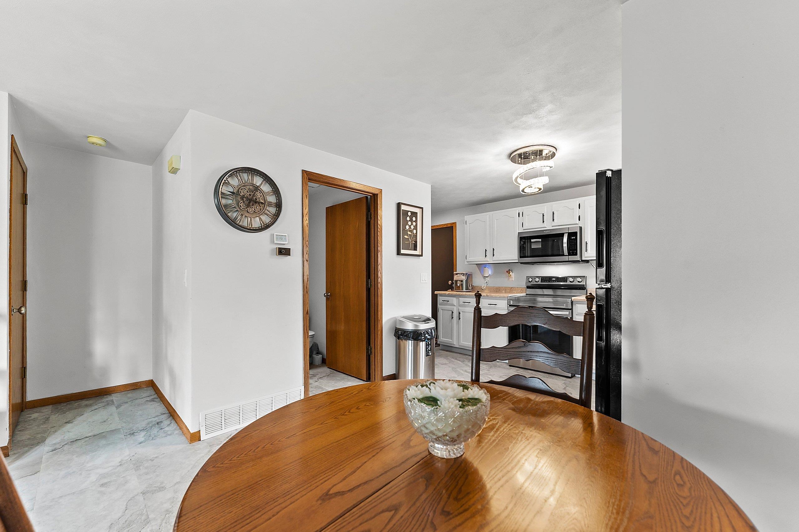 2529 Fond Du Lac Road Oshkosh, WI 54902 - Photo 9 of 39