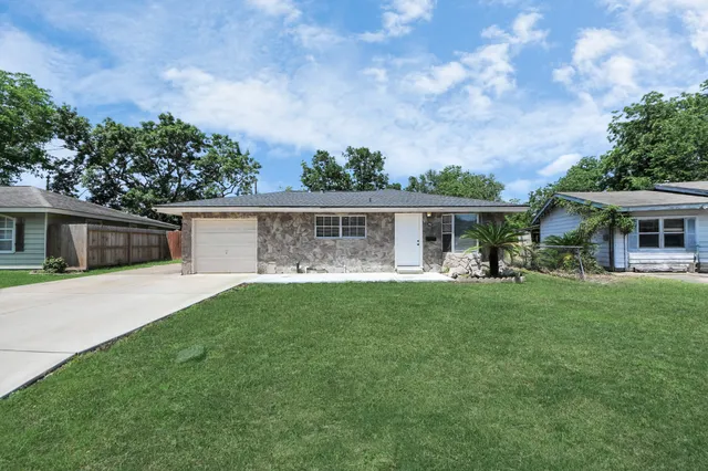 $199,999 | 2811 Wentworth Lane, Pasadena, TX 77506
