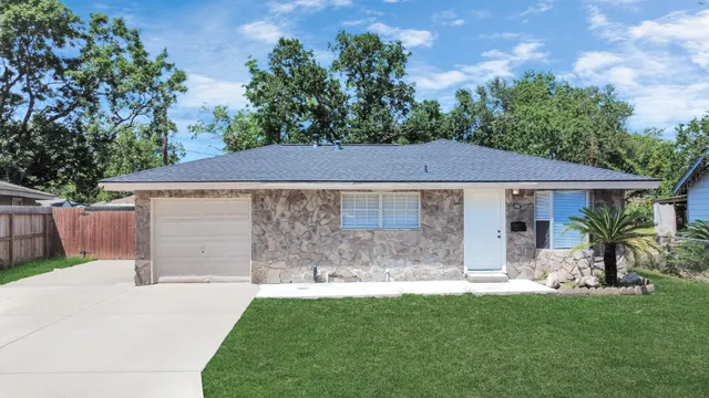 $199,999 | 2811 Wentworth Lane, Pasadena, TX 77506