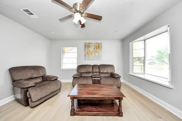 $199,999 | 2811 Wentworth Lane, Pasadena, TX 77506